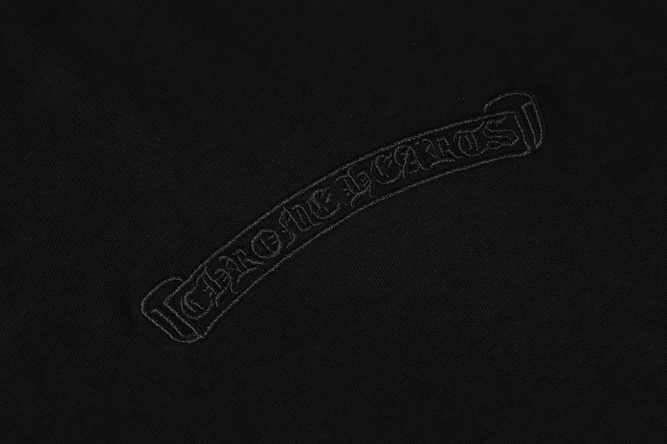 P170 Model 2210 280g heavy double yarn -Chrome Hearts/Chrome Heart Cross✝️Skin embroidered short-sleeved T-shirt -High weight, high density and high quality. The wool is soft, delicate and skin-friendly. It feels soft and silky. It has excellent warmth and skin-friendly properties. -Customized weaving and dyeing, no color difference. No matter the fabric or workmanship details, it beats the ordinary version on the market. -Colour: black white -Size: S M L XL